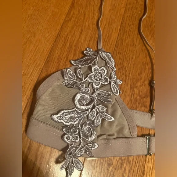 Lace Embroidered Bralette - Picture 2 of 5